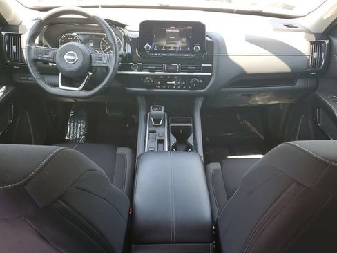 Used 2024 Nissan Pathfinder SV FWD image 9