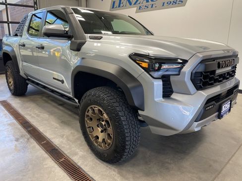 Used 2025 Toyota Tacoma Trailhunter Crew Cab image 2