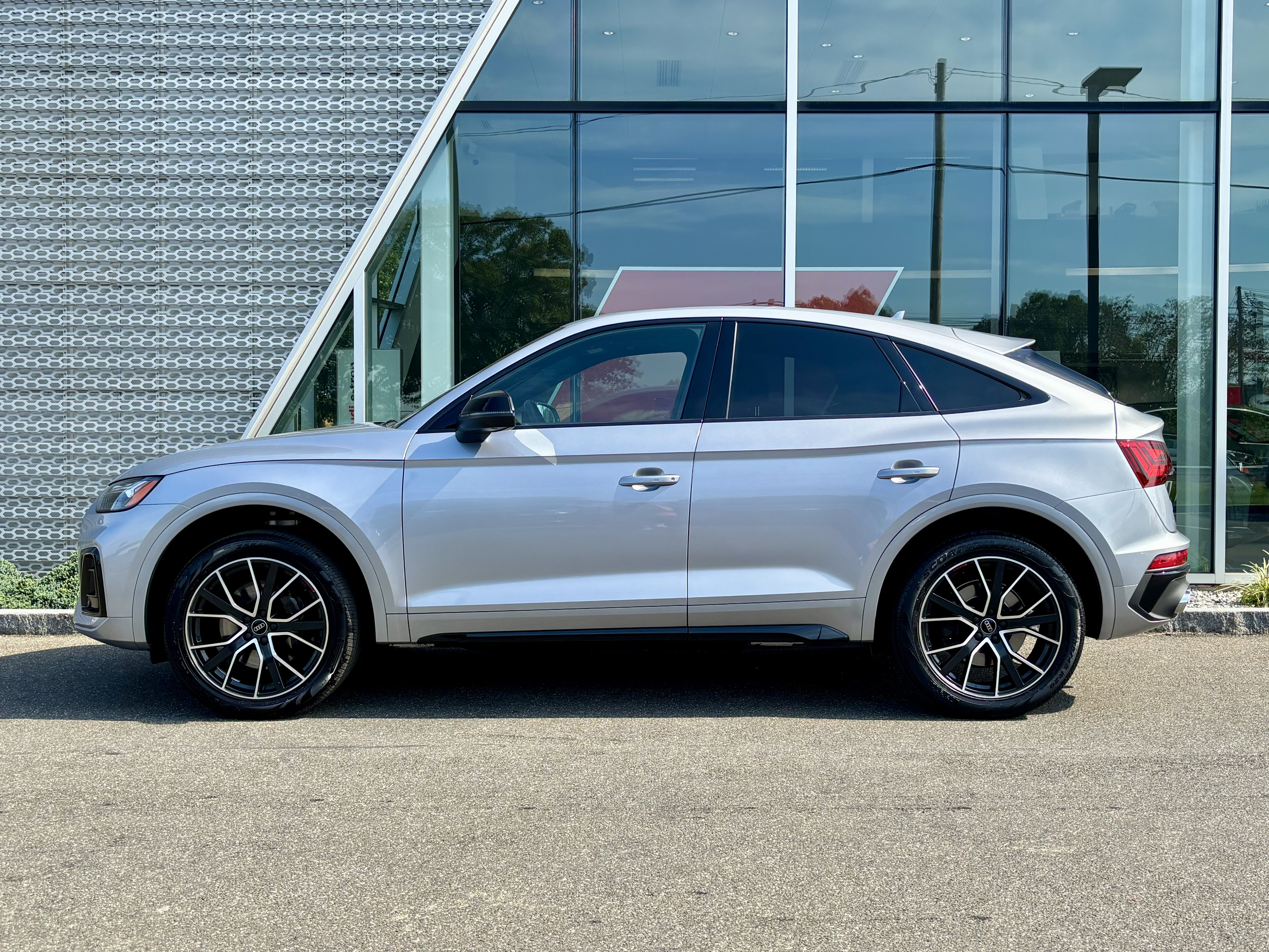 Certified 2023 Audi SQ5 Premium Plus w/ Premium Plus Package AWD/4WD image 3