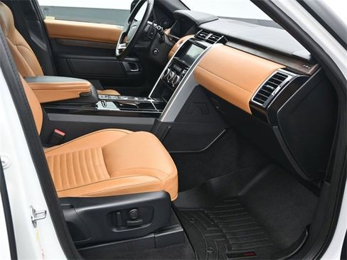 Used 2019 Land Rover Discovery HSE Luxury image 10