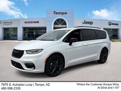 New 2026 Chrysler Pacifica Select w/ S Appearance Package