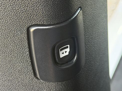 Used 2016 Dodge Grand Caravan R/T FWD image 15