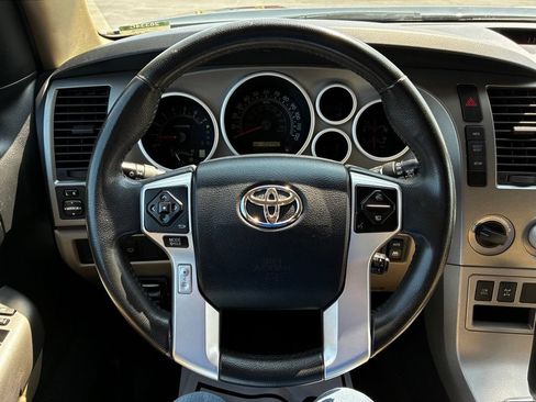 Used 2017 Toyota Sequoia SR5 AWD/4WD image 14