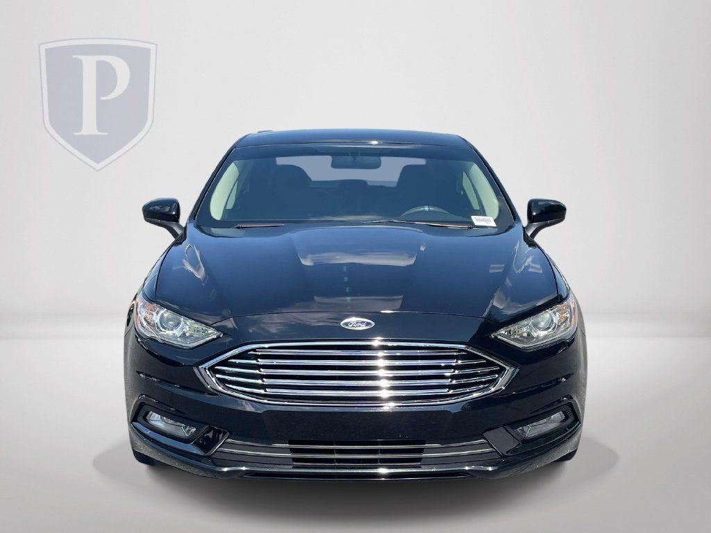 Used 2018 Ford Fusion SE w/ Equipment Group 201A FWD image 3