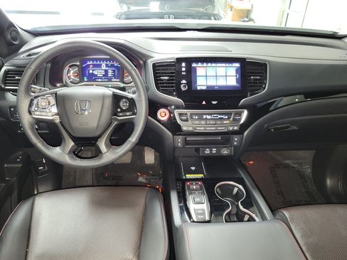Used 2025 Honda Passport Black Edition image 13