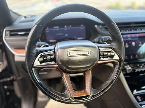 Used 2023 Jeep Grand Cherokee Summit AWD/4WD image 12