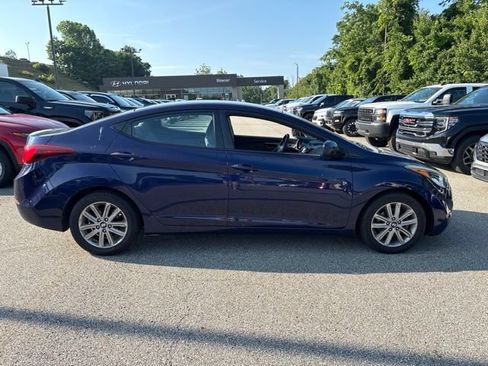 Used 2014 Hyundai Elantra SE w/ Option Group 02 FWD image 6