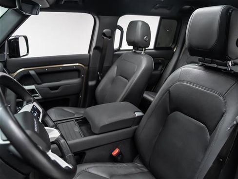 Used 2023 Land Rover Defender 110 SE image 15