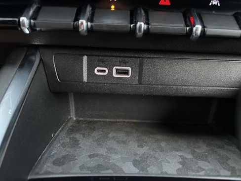 Used 2023 GMC Canyon AT4 image 23