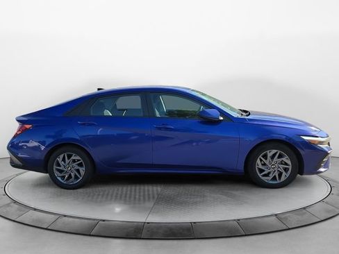 Used 2024 Hyundai Elantra SEL FWD image 6