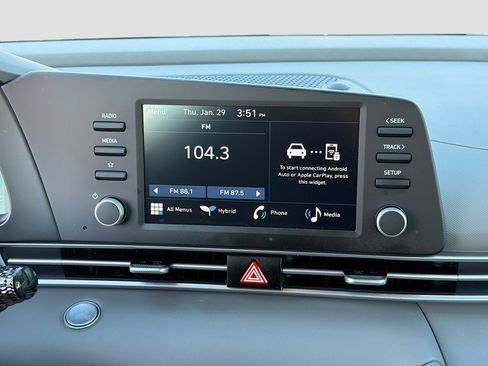 Used 2025 Hyundai Elantra Blue image 25