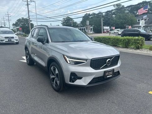Certified 2025 Volvo XC40 B5 Plus AWD/4WD image 6