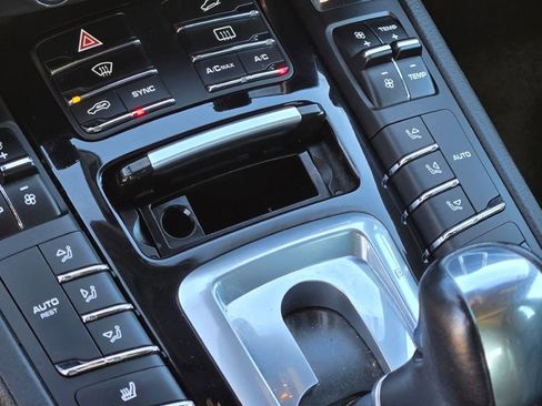 Used 2018 Porsche Cayenne image 26