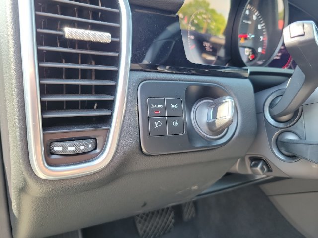 Used 2022 Porsche Cayenne Platinum Edition AWD/4WD image 10