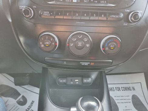 Used 2017 Kia Soul FWD image 25