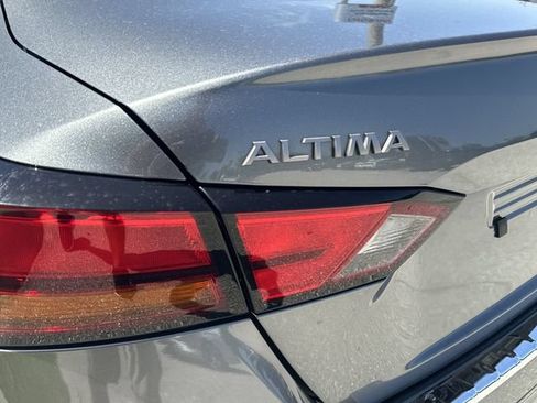 Used 2023 Nissan Altima 2.5 SR FWD image 10