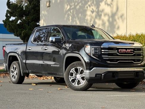 Used 2025 GMC Sierra 1500 SLT image 2