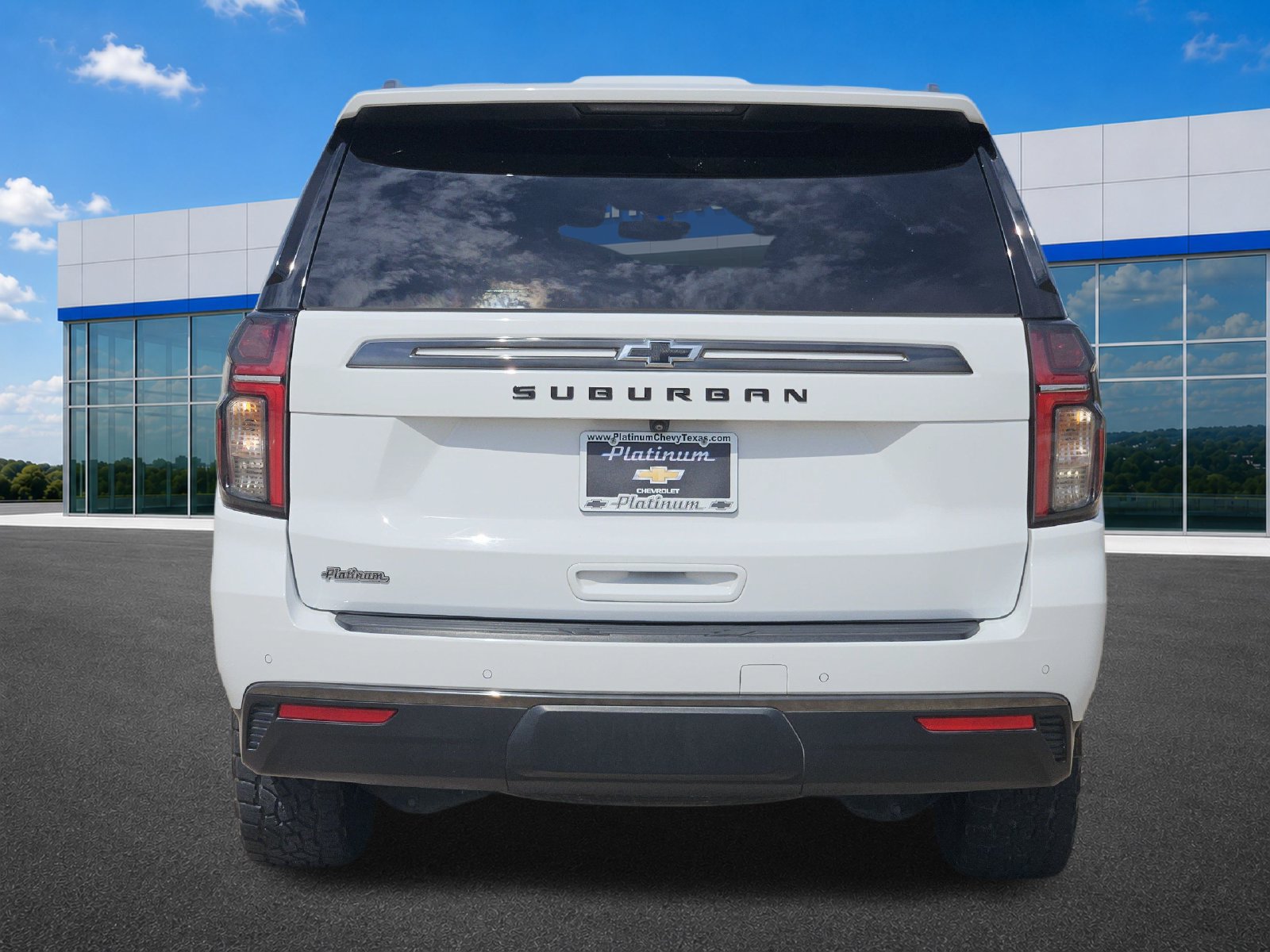 Certified 2022 Chevrolet Suburban Z71 w/ Luxury Package AWD/4WD image 8