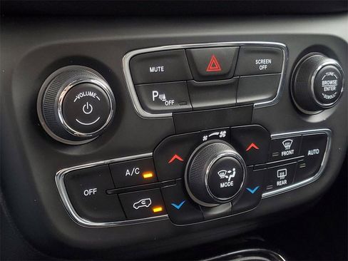 Used 2018 Jeep Compass Limited w/ Navigation Group image 26