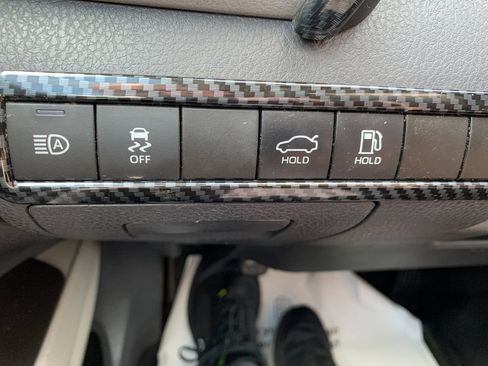 Used 2022 Toyota Camry LE FWD image 30