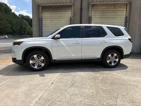 Used 2025 Honda Pilot EX-L image 5