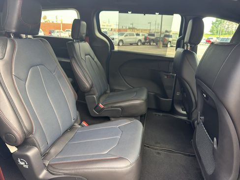 New 2027 Chrysler Pacifica Select FWD image 22