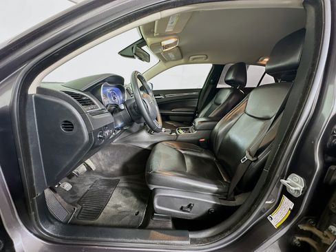Used 2018 Chrysler 300 Touring L image 13
