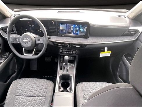 New 2026 Nissan Kicks SV w/ SV Premium Package image 5