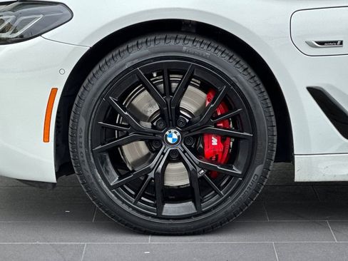 Used 2023 BMW 530e xDrive w/ Executive Package image 32