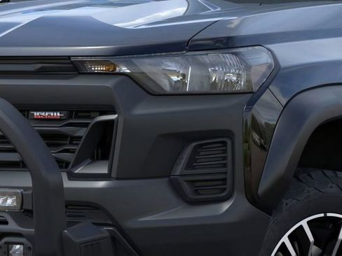 New 2026 Chevrolet Colorado Trail Boss w/ Off-Road Front Bumper Package AWD/4WD image 11