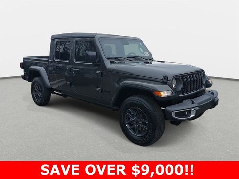 New 2025 Jeep Gladiator Sport image 3