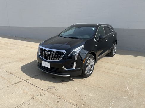 Used 2025 Cadillac XT5 Premium Luxury w/ Technology Package AWD/4WD image 1