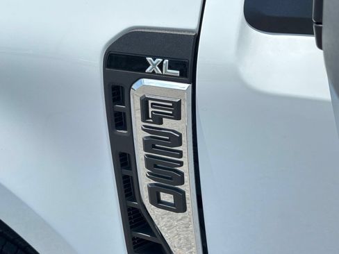 Used 2025 Ford F250 XL AWD/4WD image 12