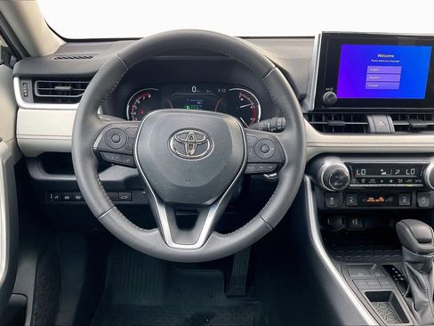 Used 2023 Toyota RAV4 XLE w/ Convenience Package image 5