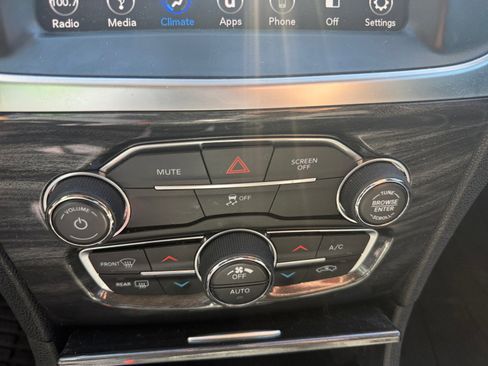 Used 2018 Chrysler 300 Touring w/ Sport Appearance Package image 23