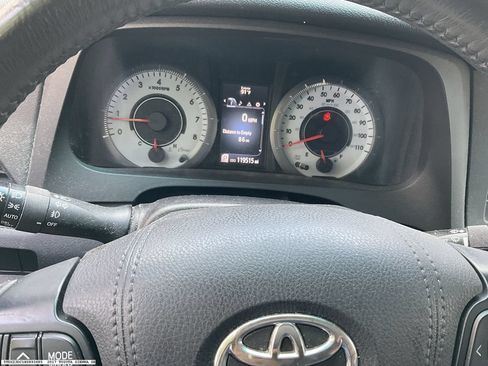 Used 2017 Toyota Sienna SE FWD image 9