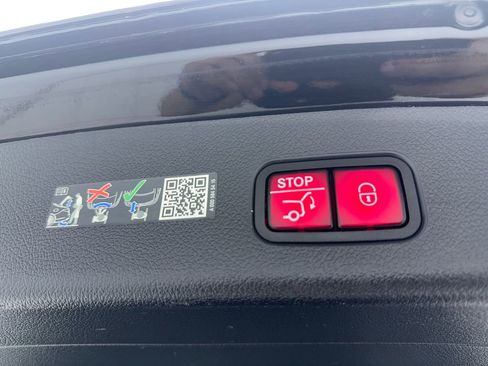 Used 2024 Mercedes-Benz GLC 300 w/ Advanced USB Package image 13