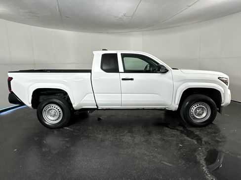 Used 2025 Toyota Tacoma SR image 13