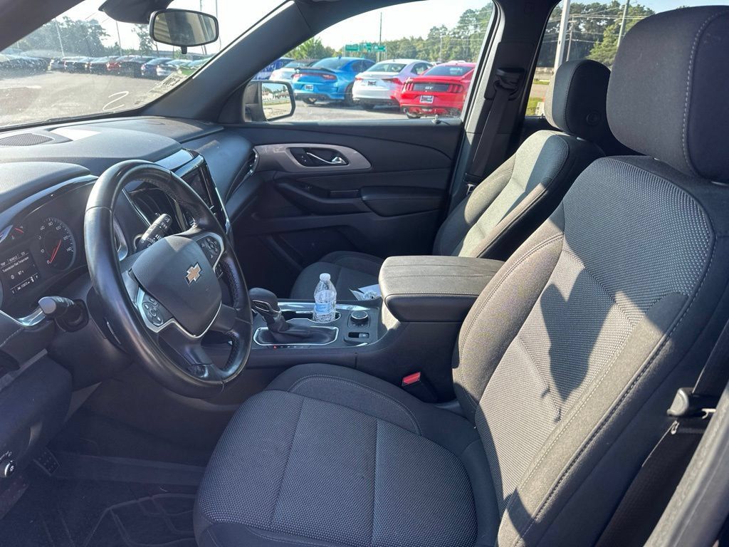 Used 2021 Chevrolet Traverse LT FWD image 13