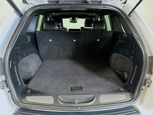 Used 2019 Jeep Grand Cherokee Limited AWD/4WD image 26