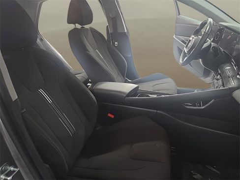 Certified 2025 Hyundai Elantra SEL image 20