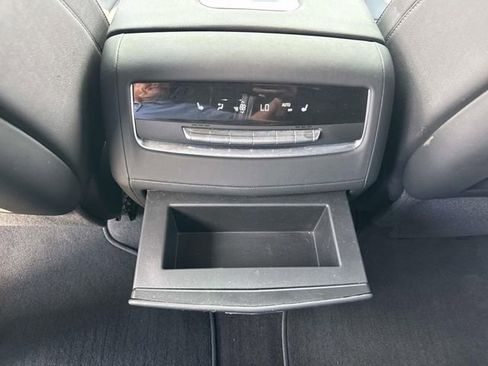 Used 2022 Cadillac Escalade Luxury RWD image 16