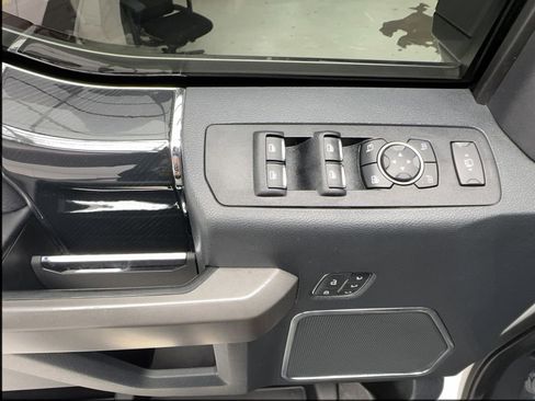 Used 2022 Ford F350 Platinum w/ FX4 Off-Road Package AWD/4WD image 27