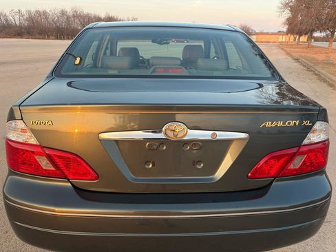 Used 2004 Toyota Avalon XLS image 6