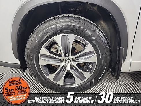 Used 2022 Toyota Highlander XLE image 15