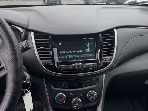 Used 2017 Chevrolet Trax LT AWD/4WD image 9