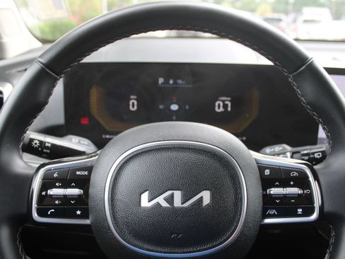 Certified 2025 Kia Sorento S FWD image 25
