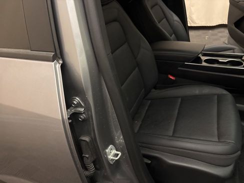 Used 2025 Chevrolet Equinox LT w/ Convenience Package II image 24