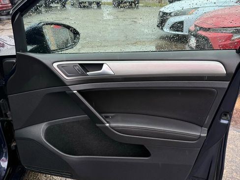 Used 2017 Volkswagen Golf Wolfsburg Edition image 21