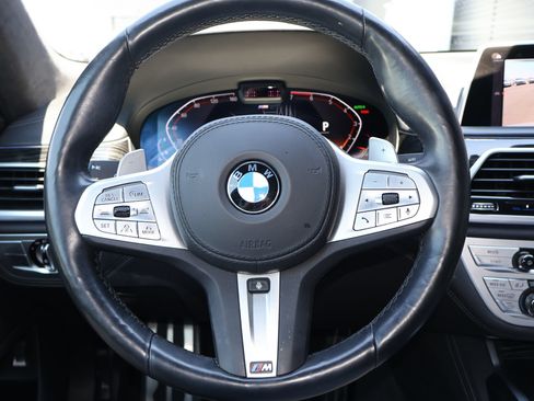 Used 2022 BMW 750i xDrive w/ Autobahn Package AWD/4WD image 14
